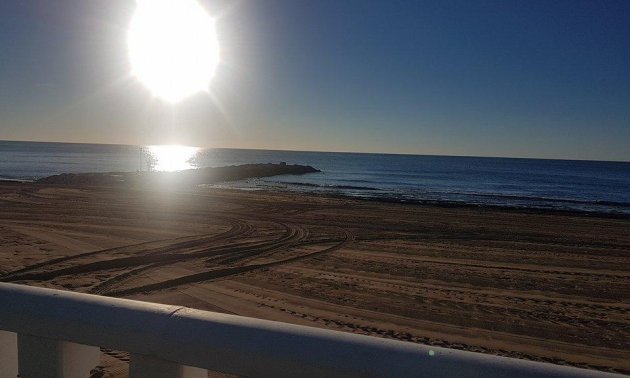 Wynajem długoterminowy - Mieszkanie w bloku -
Torrevieja - Playa de los Locos