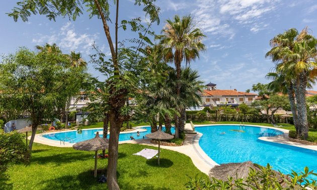 Resale - Bungalow -
Torrevieja - La Mata