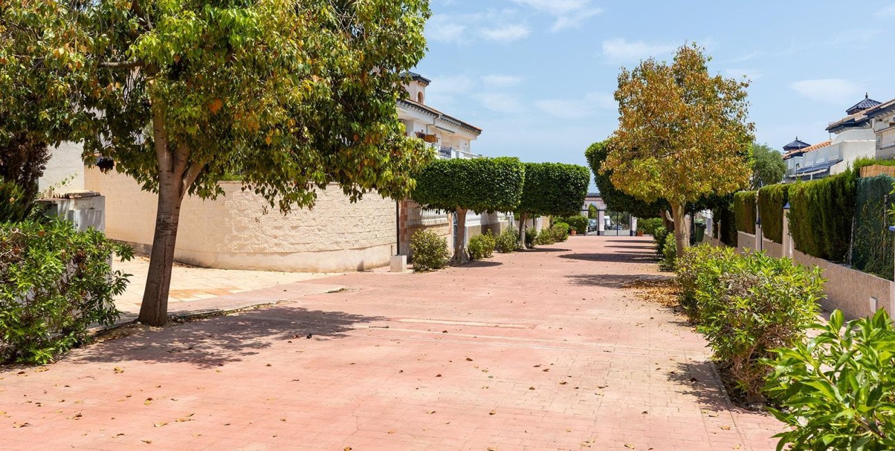 Resale - Bungalow -
Torrevieja - La Mata