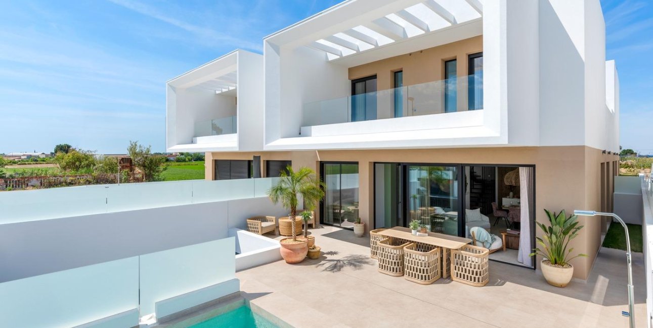 Obra nueva - Villa -
Dolores - Sector 3