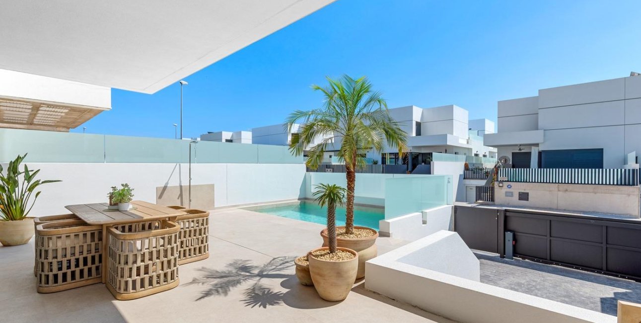 Obra nueva - Villa -
Dolores - Sector 3