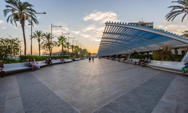 Rynek wtórny - Mieszkanie w bloku -
Torrevieja - Estacion de autobuses