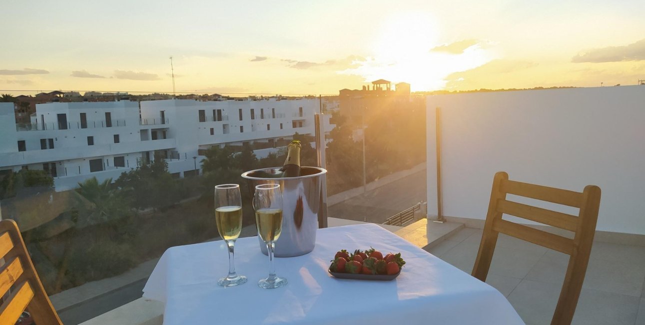 Obra nueva - Villa -
Orihuela Costa - PAU 8