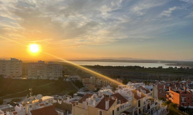 Rynek wtórny - Ático Dúplex -
Torrevieja - Torre la mata