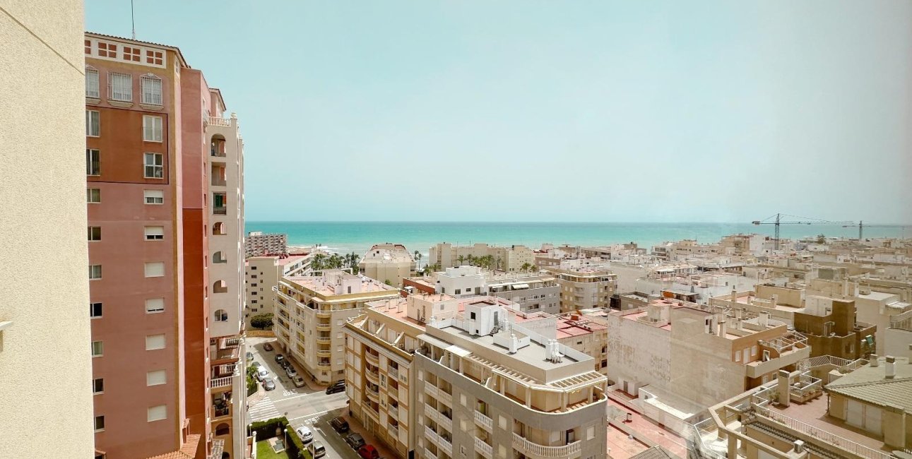 Rynek wtórny - Mieszkanie w bloku -
Torrevieja - Playa de los Locos