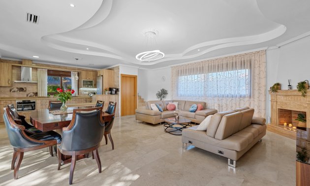 Resale - Villa -
Orihuela Costa - Dehesa De Campoamor