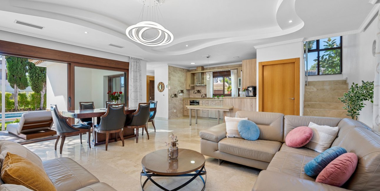 Resale - Villa -
Orihuela Costa - Dehesa De Campoamor