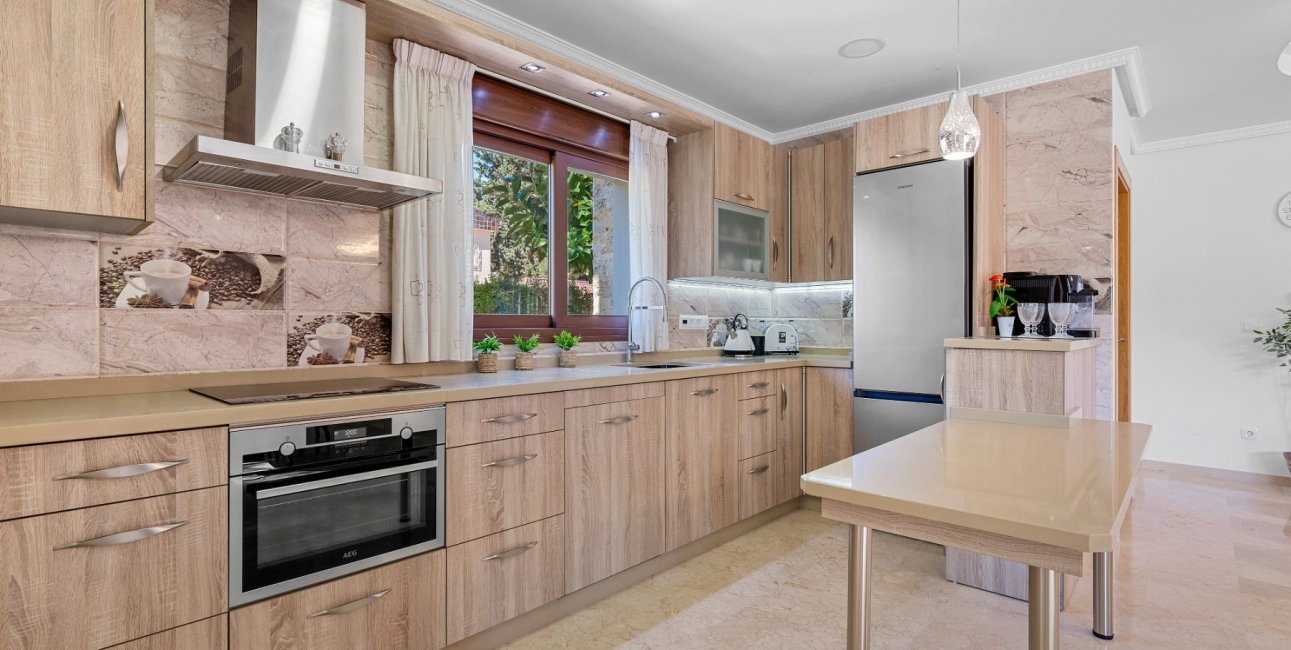 Resale - Villa -
Orihuela Costa - Dehesa De Campoamor