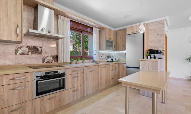 Resale - Villa -
Orihuela Costa - Dehesa De Campoamor