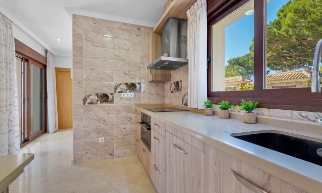 Resale - Villa -
Orihuela Costa - Dehesa De Campoamor