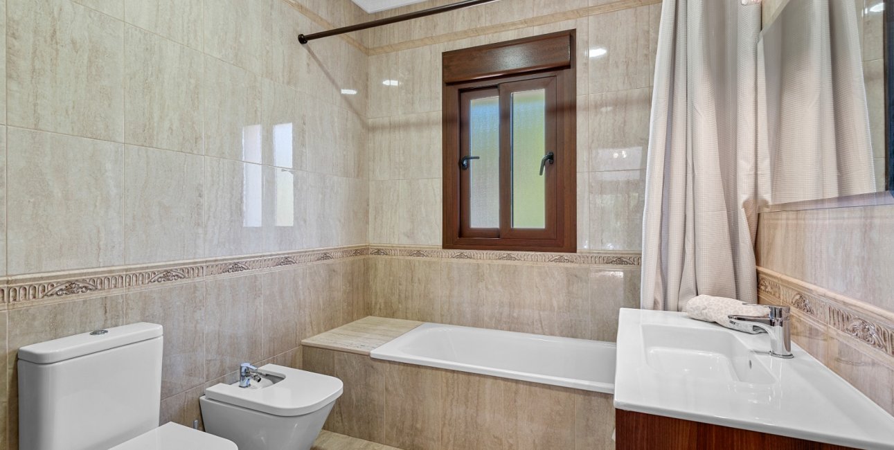 Resale - Villa -
Orihuela Costa - Dehesa De Campoamor