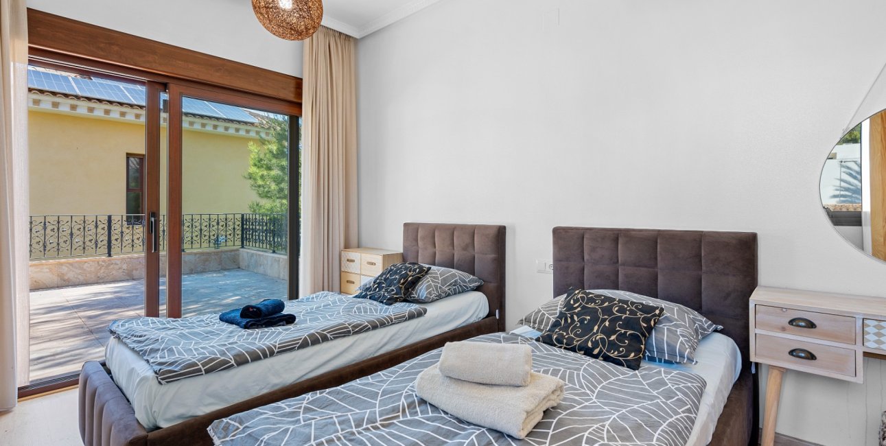 Resale - Villa -
Orihuela Costa - Dehesa De Campoamor