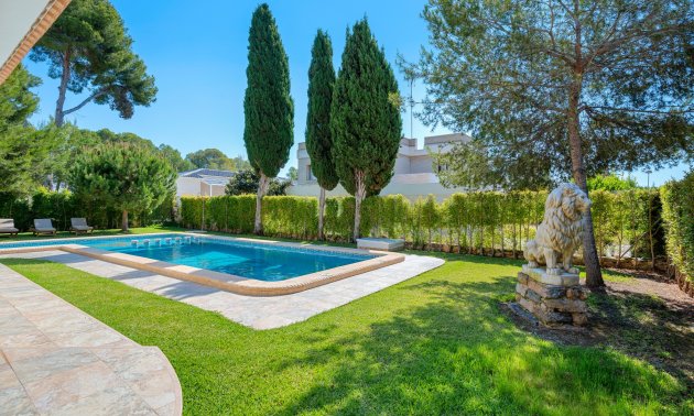 Resale - Villa -
Orihuela Costa - Dehesa De Campoamor