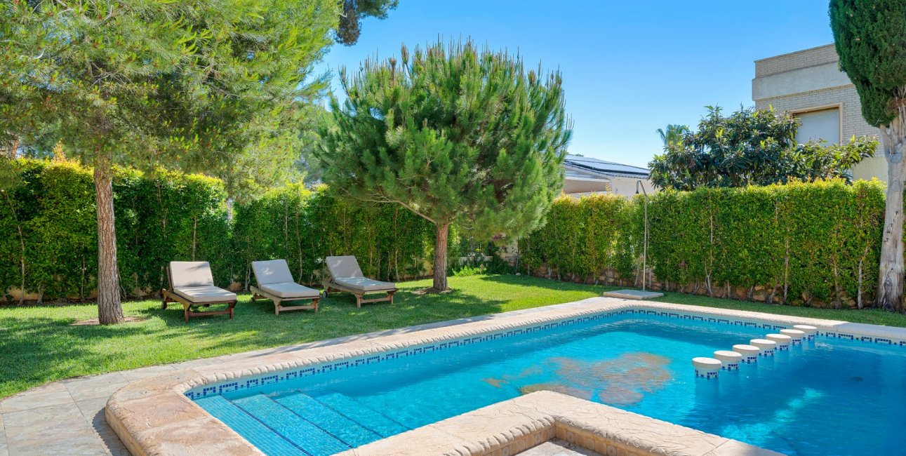 Resale - Villa -
Orihuela Costa - Dehesa De Campoamor