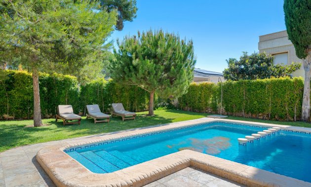 Resale - Villa -
Orihuela Costa - Dehesa De Campoamor