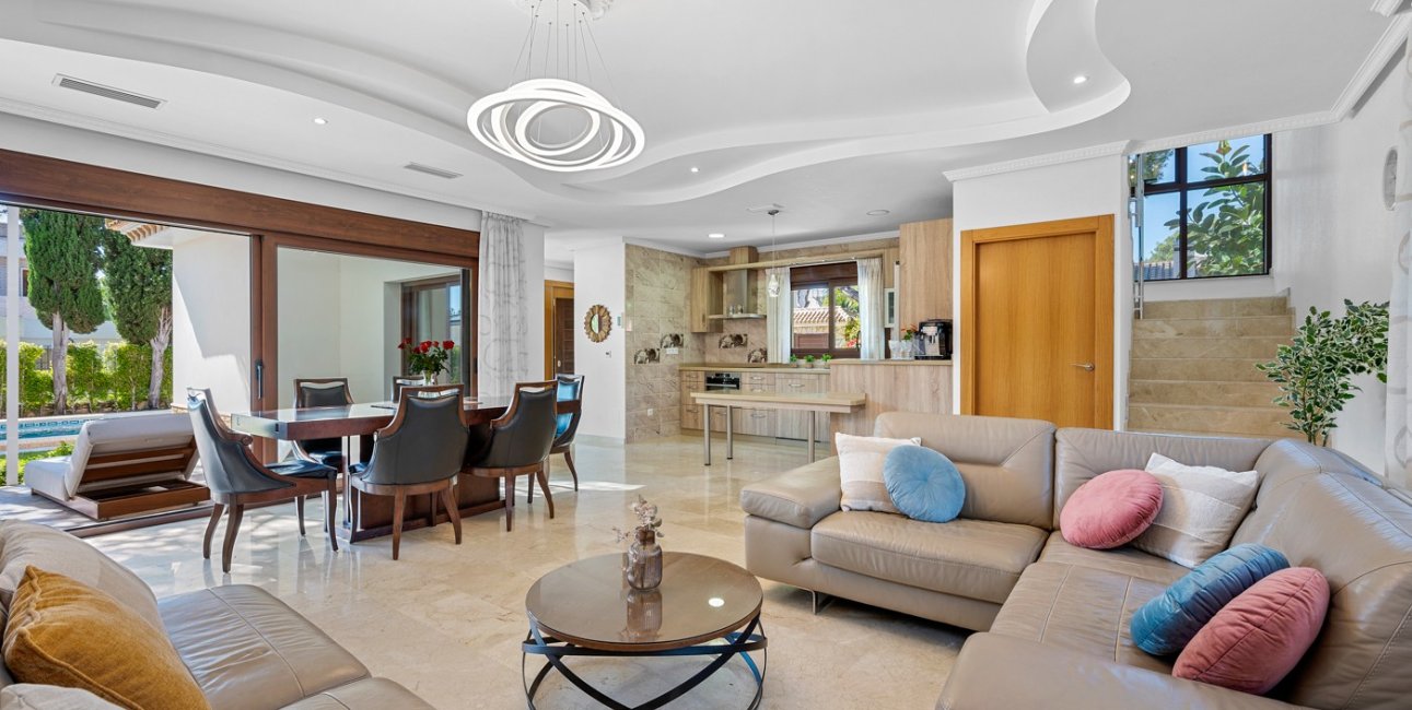 Resale - Villa -
Orihuela Costa - Dehesa De Campoamor