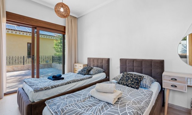 Resale - Villa -
Orihuela Costa - Dehesa De Campoamor