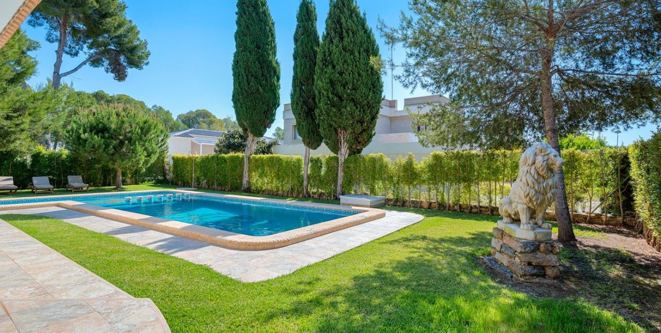 Resale - Villa -
Orihuela Costa - Dehesa De Campoamor
