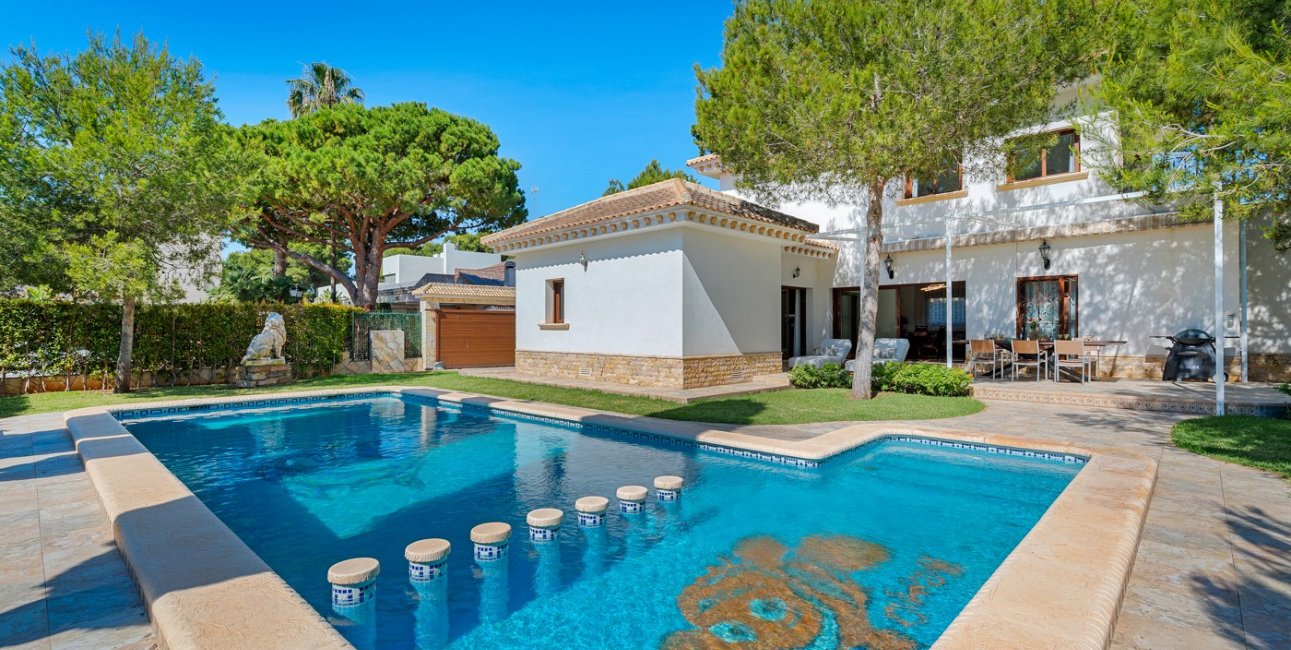Resale - Villa -
Orihuela Costa - Dehesa De Campoamor