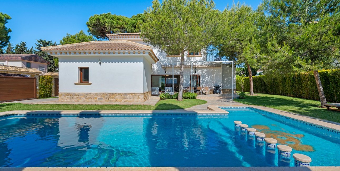Resale - Villa -
Orihuela Costa - Dehesa De Campoamor