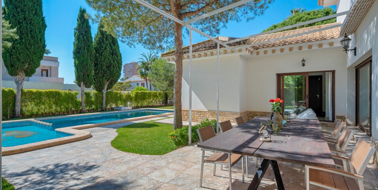 Resale - Villa -
Orihuela Costa - Dehesa De Campoamor