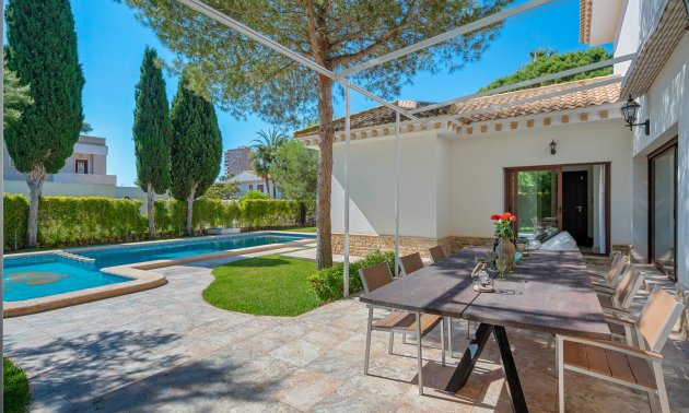 Resale - Villa -
Orihuela Costa - Dehesa De Campoamor
