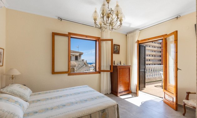 Resale - Villa -
Torrevieja - Torreblanca