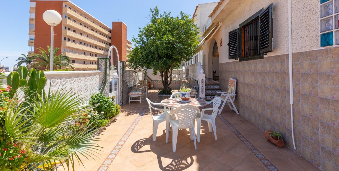 Resale - Villa -
Torrevieja - Torreblanca