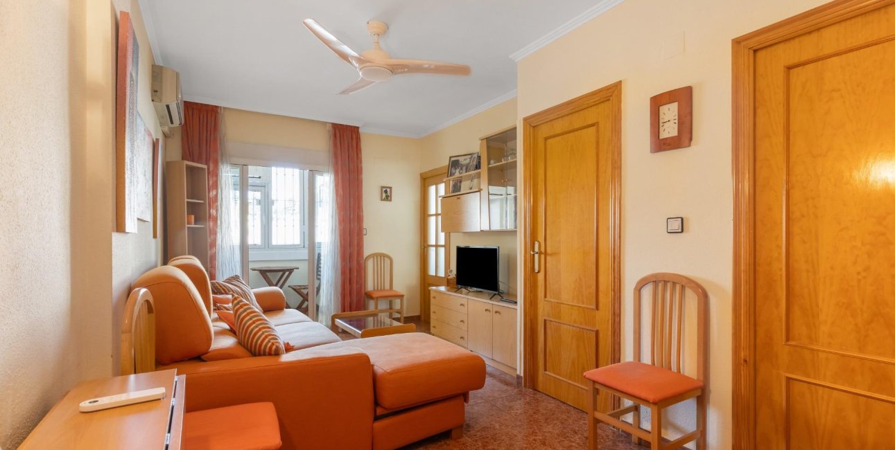 Resale - Apartment / flat -
Torrevieja - Centro
