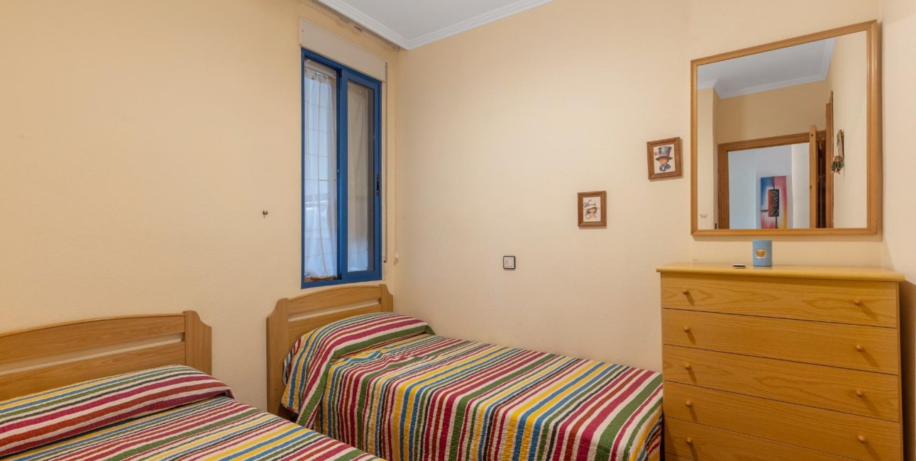 Resale - Apartment / flat -
Torrevieja - Centro