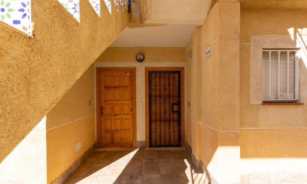 Resale - Apartment / flat -
Torrevieja - Centro