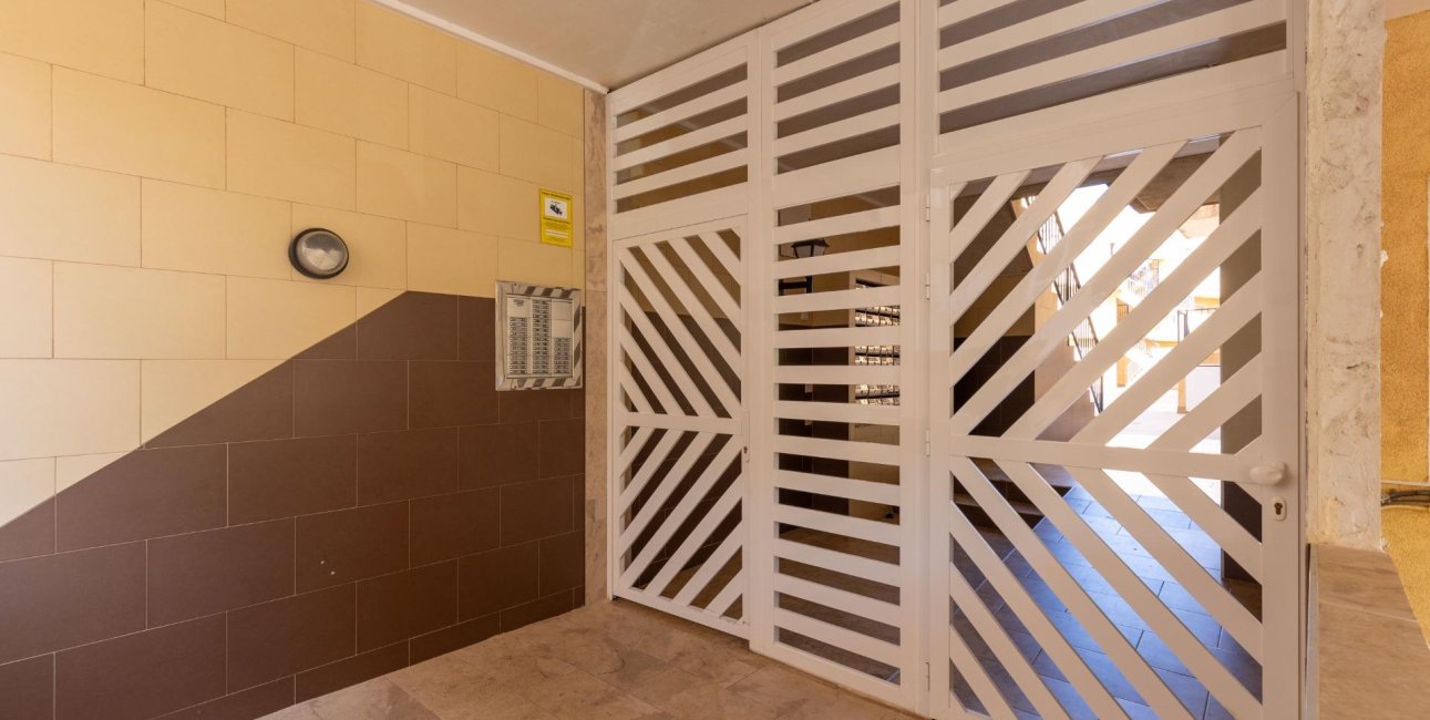Resale - Apartment / flat -
Torrevieja - Centro