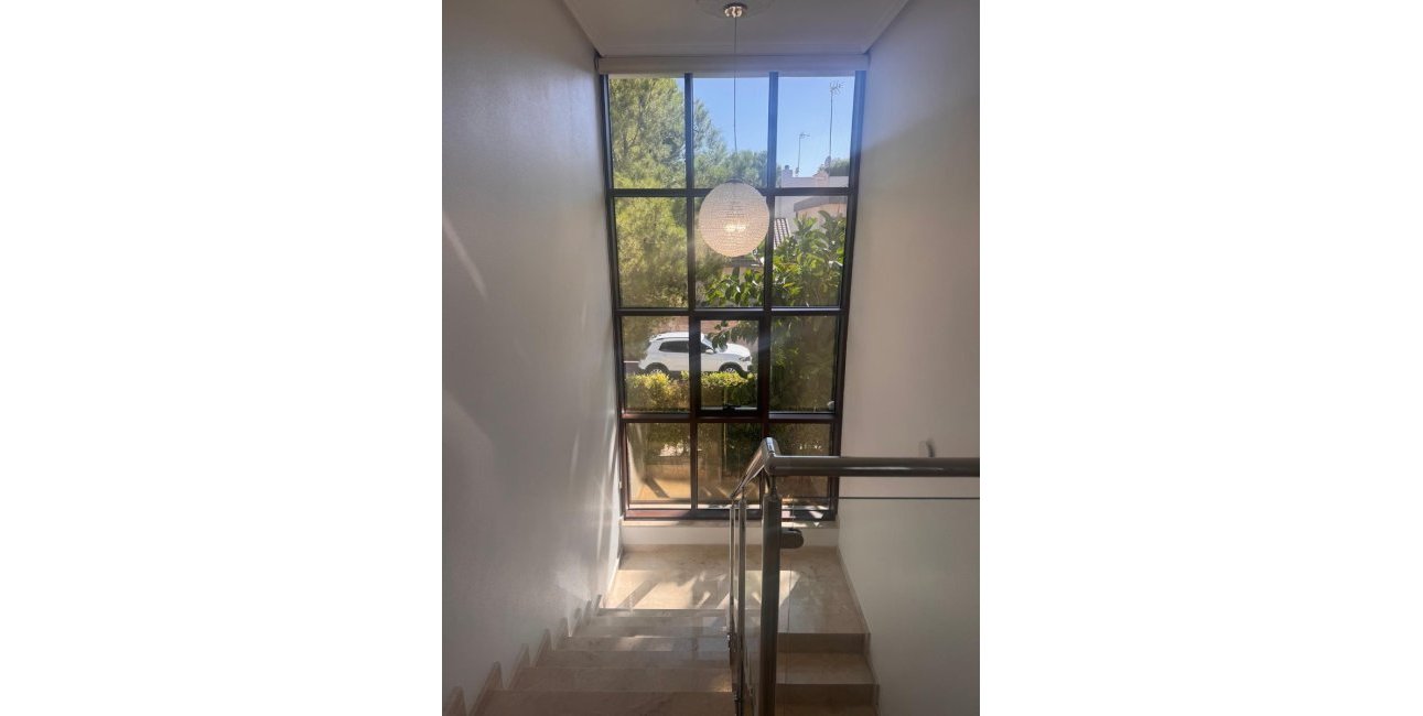 Resale - Villa -
Orihuela Costa - Dehesa De Campoamor