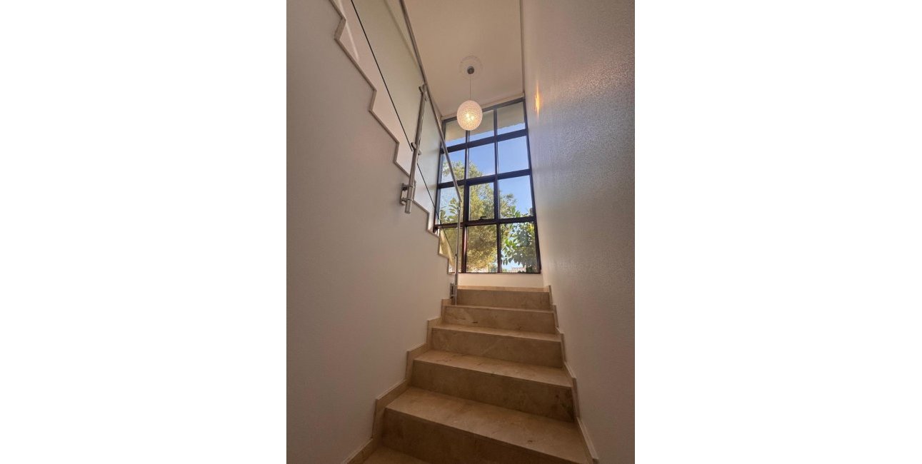 Resale - Villa -
Orihuela Costa - Dehesa De Campoamor