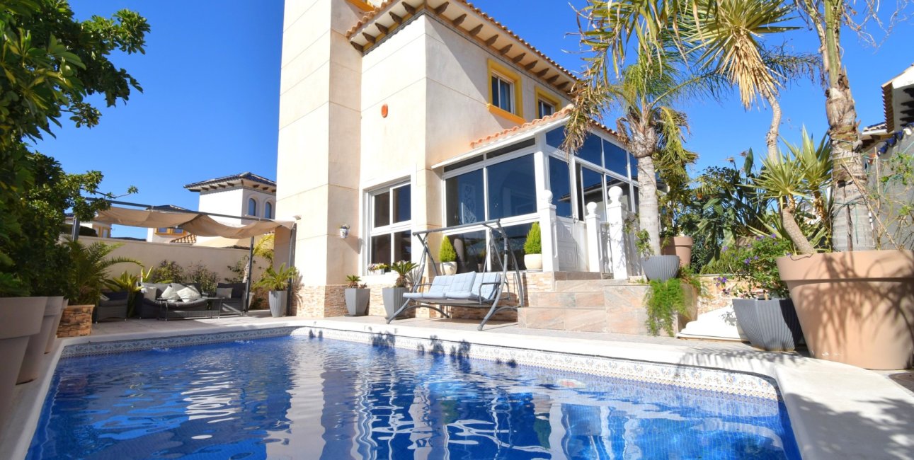 Resale - Villa -
Orihuela Costa - Playa Flamenca