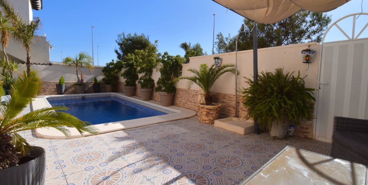 Resale - Villa -
Orihuela Costa - Playa Flamenca