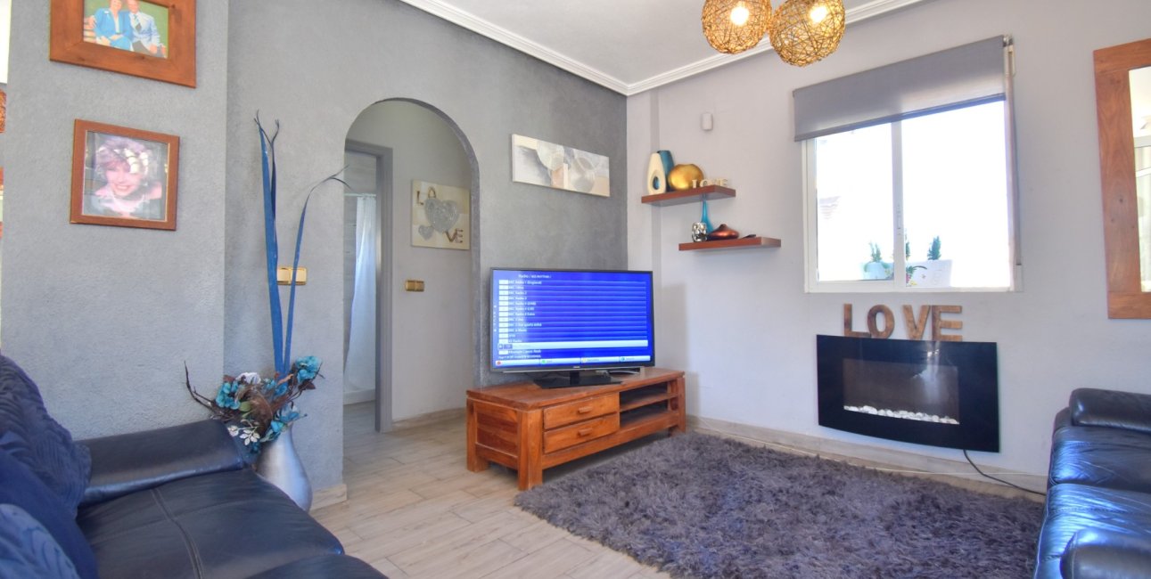 Resale - Villa -
Orihuela Costa - Playa Flamenca