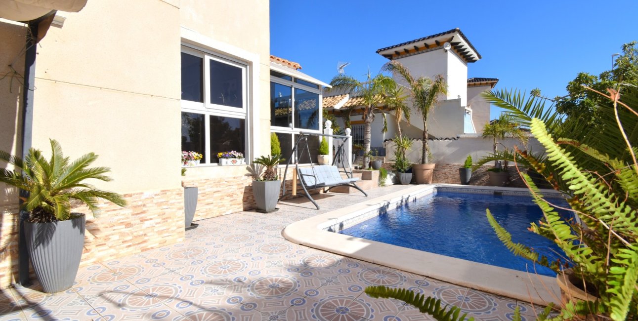 Resale - Villa -
Orihuela Costa - Playa Flamenca