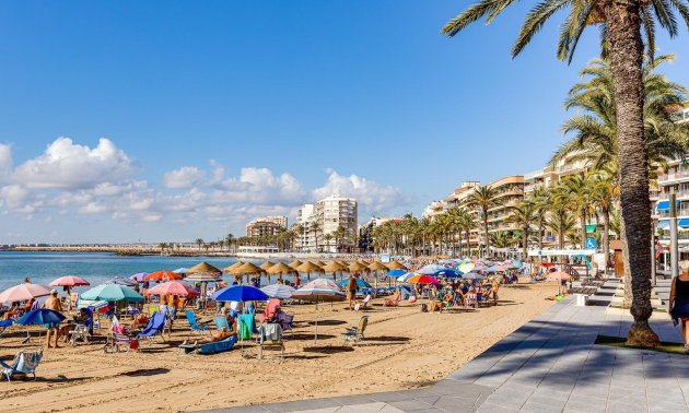 Rynek wtórny - Mieszkanie w bloku -
Torrevieja - Playa del Cura