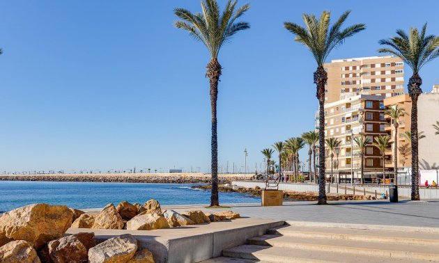 Rynek wtórny - Mieszkanie w bloku -
Torrevieja - Playa del Cura