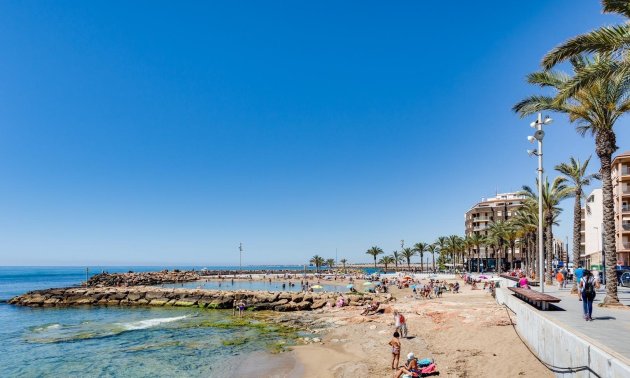 Rynek wtórny - Mieszkanie w bloku -
Torrevieja - Playa del Cura