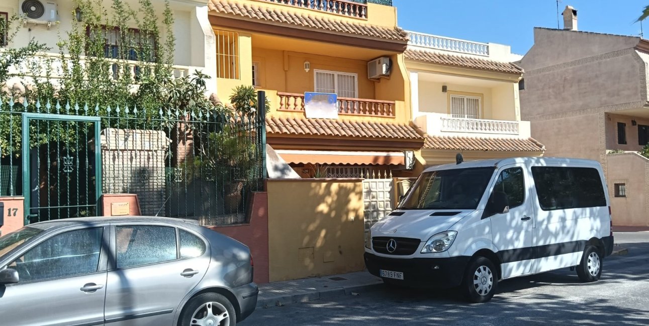 Reventa - Apartamento / piso -
Los Montesinos - Centro