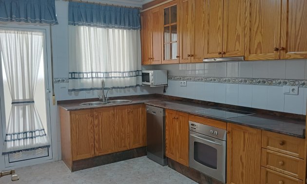 Reventa - Apartamento / piso -
Los Montesinos - Centro