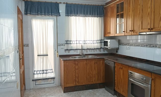 Reventa - Apartamento / piso -
Los Montesinos - Centro