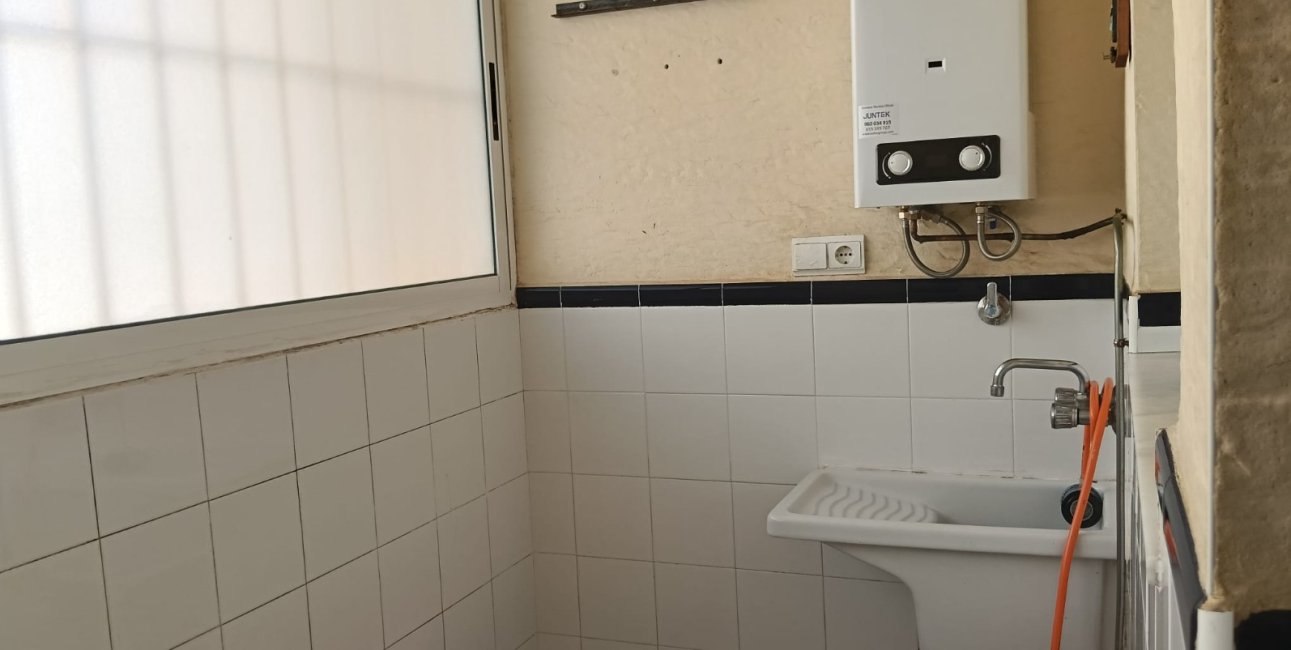 Reventa - Apartamento / piso -
Los Montesinos - Centro