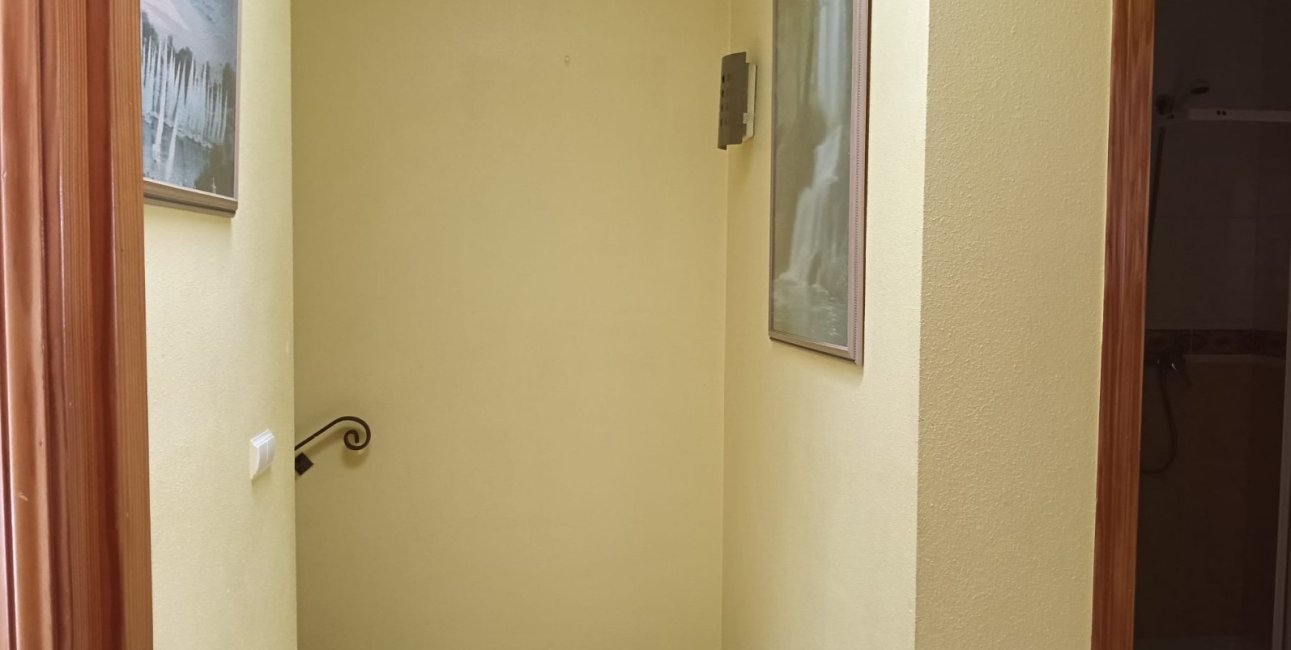 Reventa - Apartamento / piso -
Los Montesinos - Centro