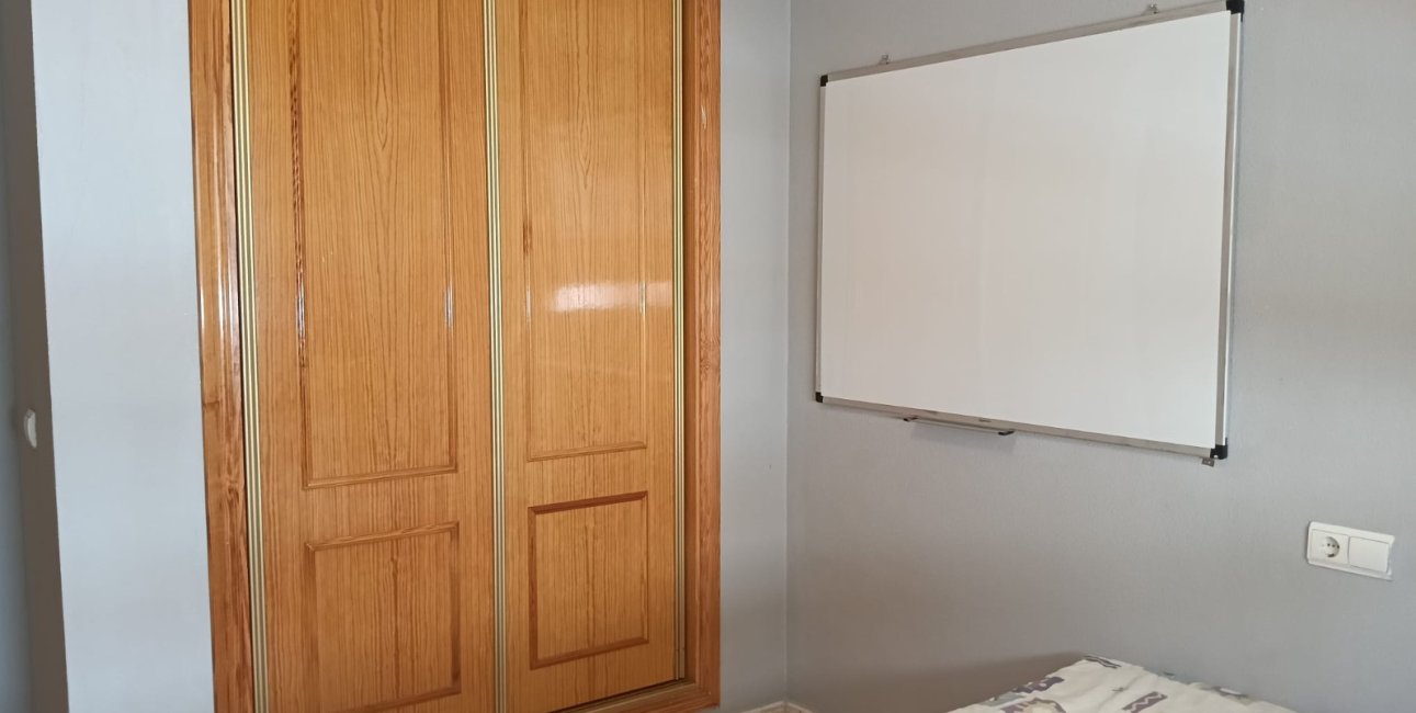 Reventa - Apartamento / piso -
Los Montesinos - Centro