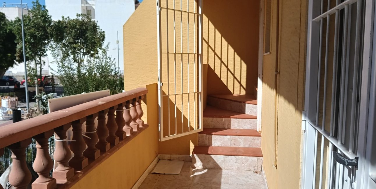 Reventa - Apartamento / piso -
Los Montesinos - Centro