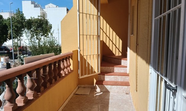 Reventa - Apartamento / piso -
Los Montesinos - Centro