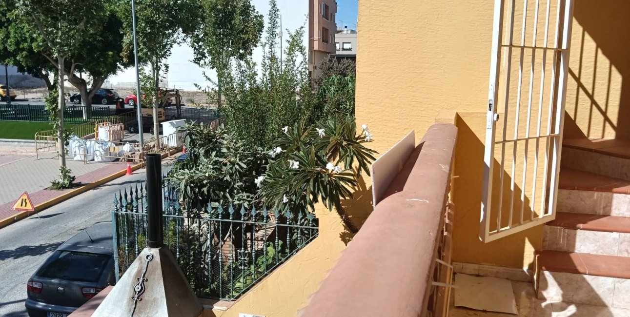 Reventa - Apartamento / piso -
Los Montesinos - Centro